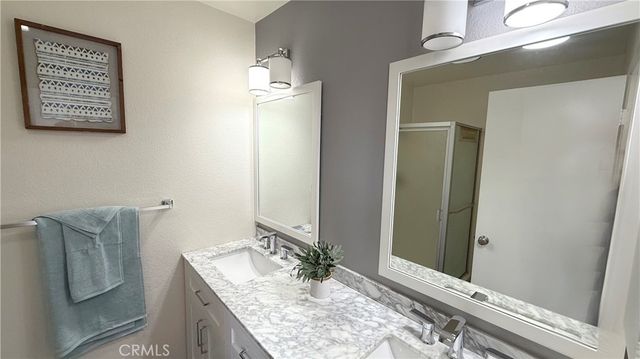 12380 Chandler Boulevard B, Valley Village, CA 91607