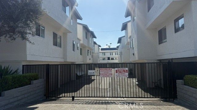 12380 Chandler Boulevard B, Valley Village, CA 91607