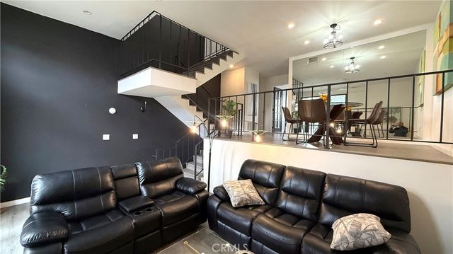 12380 Chandler Boulevard B, Valley Village, CA 91607