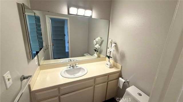 12380 Chandler Boulevard B, Valley Village, CA 91607