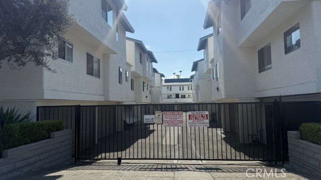 12380 Chandler Boulevard B, Valley Village, CA 91607