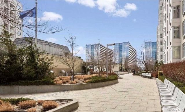 131-05 40th Road 10T, Flushing, NY 11354