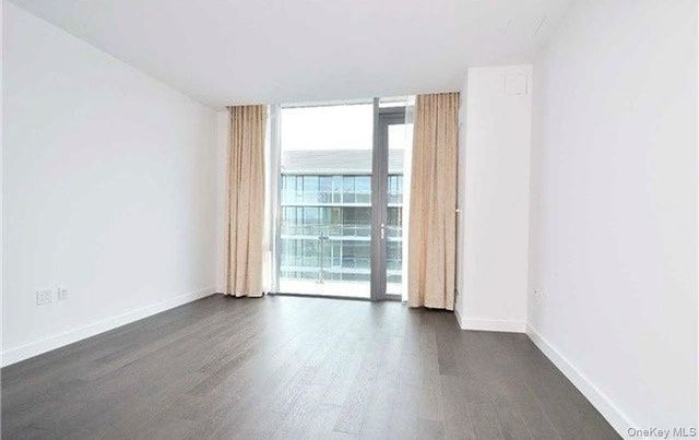 131-05 40th Road 10T, Flushing, NY 11354