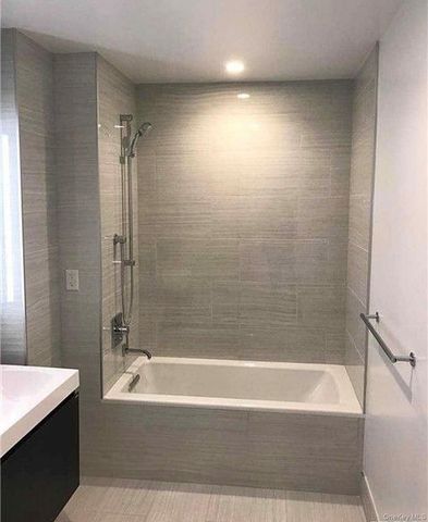 131-05 40th Road 10T, Flushing, NY 11354