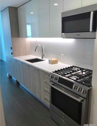 131-05 40th Road 10T, Flushing, NY 11354