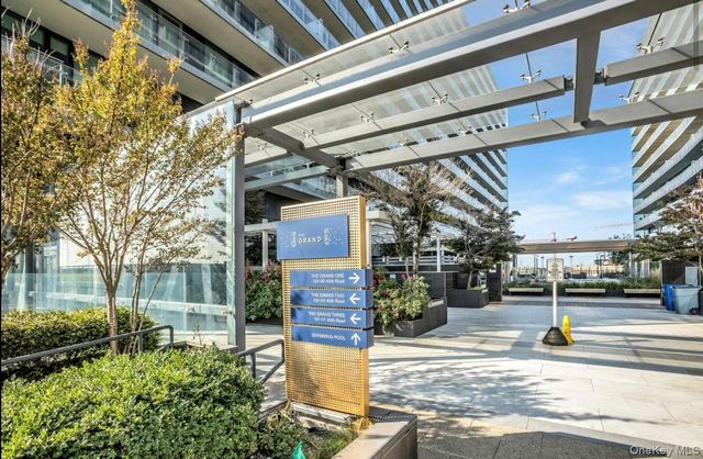 131-05 40th Road 10T, Flushing, NY 11354