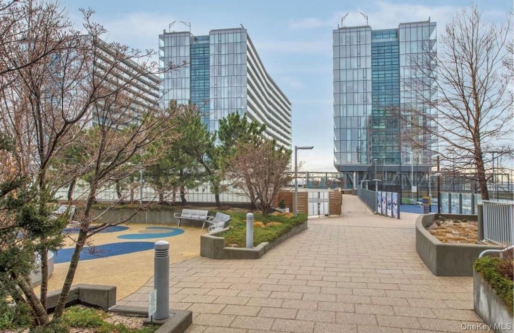 131-05 40th Road 10T, Flushing, NY 11354