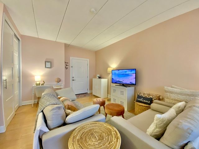 995 Massachusetts Ave 106, Arlington, MA 02476