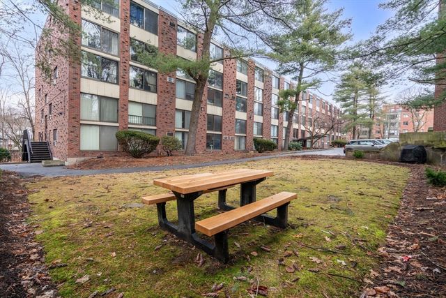 995 Massachusetts Ave 106, Arlington, MA 02476