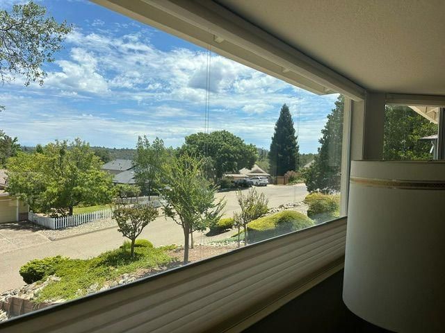 2720 Sandhurst Dr, Cameron Park, CA 95682