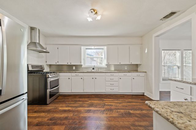 5732 La Barranca Street, Sansom Park, TX 76114