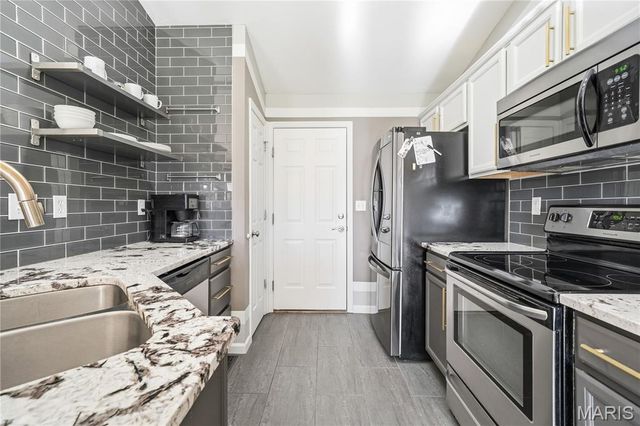 30 Colonial Creek Court, Wentzville, MO 63385