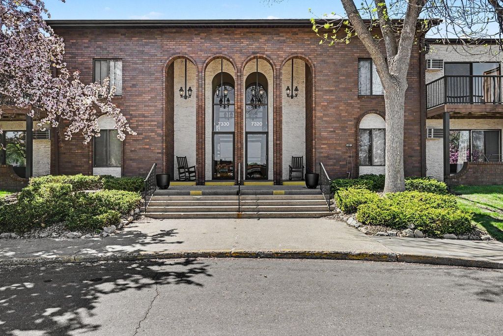 7330 York Avenue S 1031, Edina, MN 55435