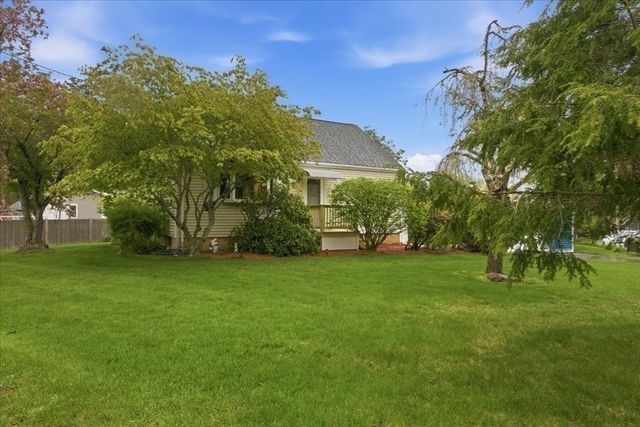 26 Donald Tennant Circle, North Attleboro, MA 02760
