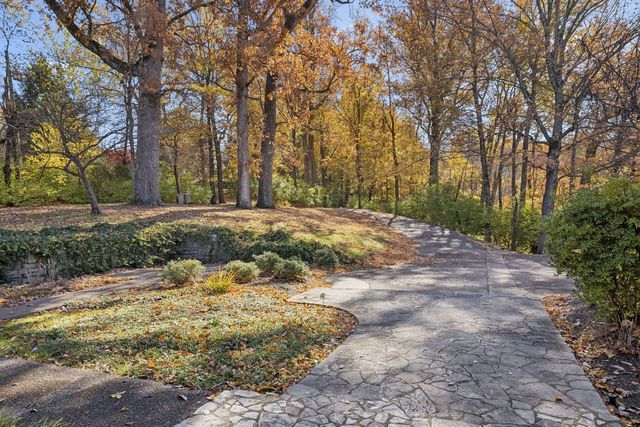 5887 Fredricksburg Dr, Nashville, TN 37215