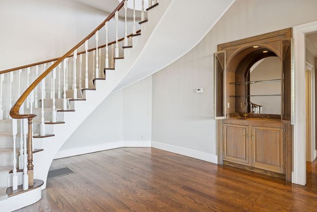 5887 Fredricksburg Dr, Nashville, TN 37215