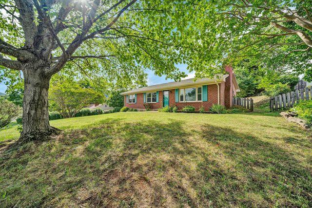 101 Sunnydale CT, Troutville, VA 24175
