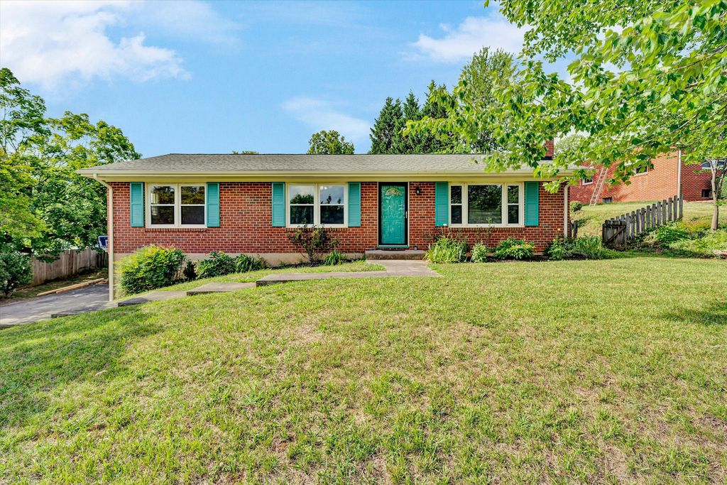 101 Sunnydale CT, Troutville, VA 24175
