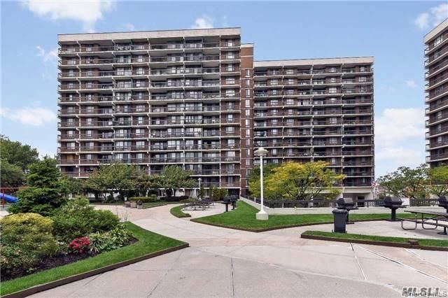 152-18 Union Turnpike 7 P, Flushing, NY 11367