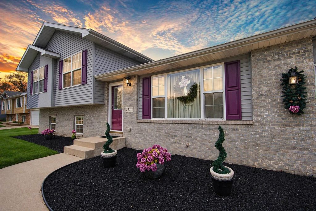 7410 Longcommon Road, Portage, IN 46368