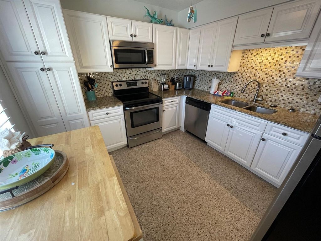 Image 6 of property listing at 573 N ATLANTIC AVENUE 5, New Smyrna Beach, FL 32169