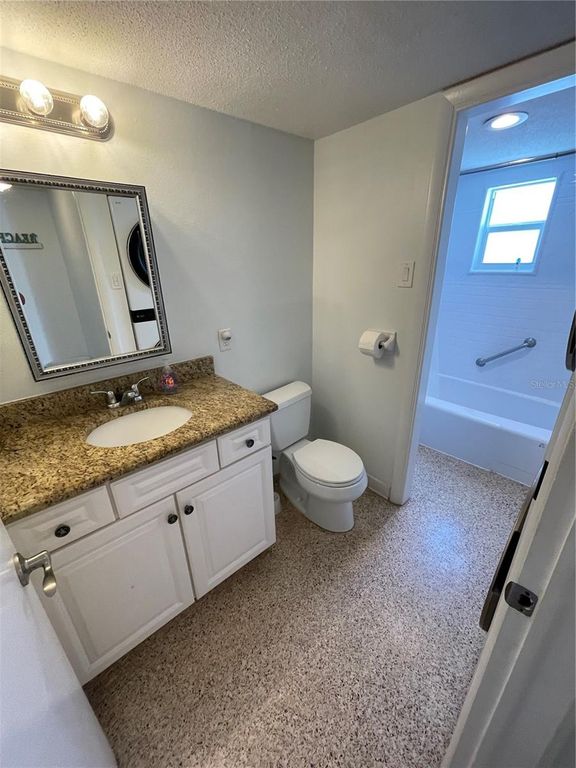 Image 10 of property listing at 573 N ATLANTIC AVENUE 5, New Smyrna Beach, FL 32169