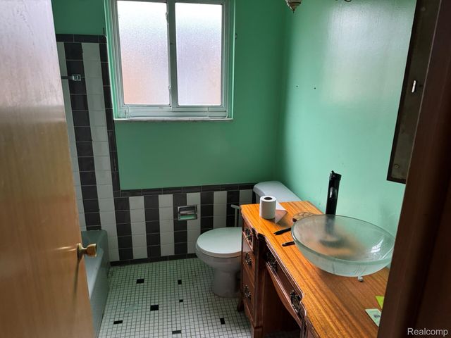 26632 Marilyn Avenue, Warren, MI 48089