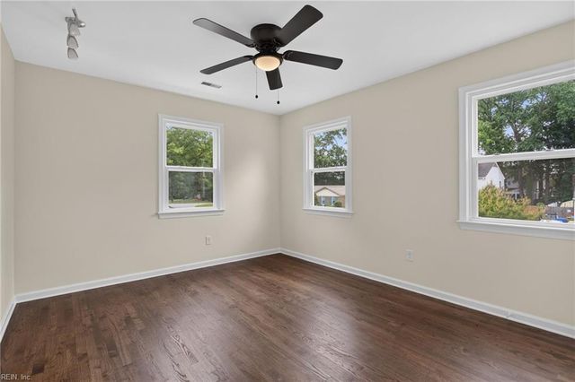 474 Harcourt PL, Newport News, VA 23602