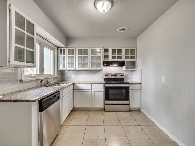 8934 E Newton Street, Tulsa, OK 74115