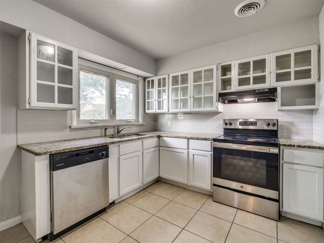 8934 E Newton Street, Tulsa, OK 74115
