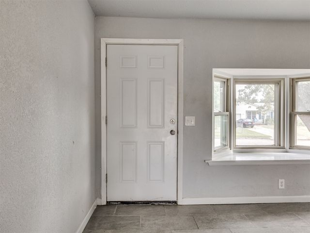 8934 E Newton Street, Tulsa, OK 74115