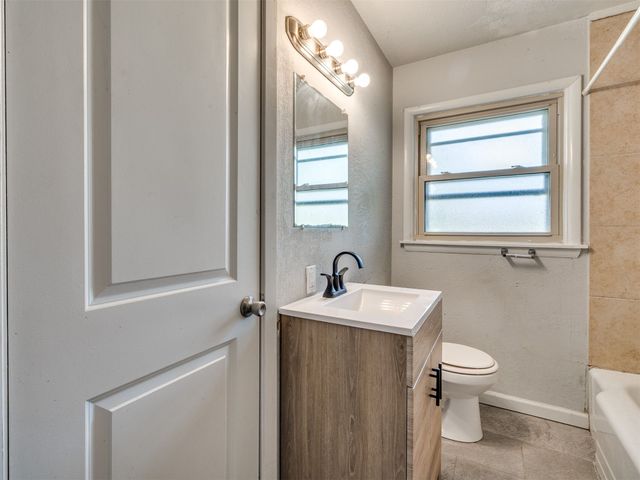 8934 E Newton Street, Tulsa, OK 74115