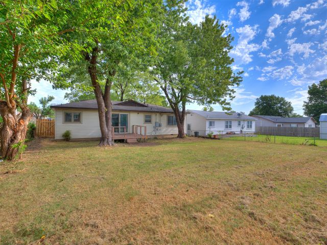 8934 E Newton Street, Tulsa, OK 74115