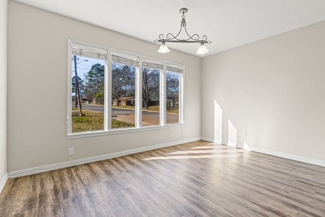 2400 Holly Street, Jacksonville, TX 75766