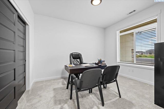 8813 Dusty Maiden Dr, Pasco, WA 99301