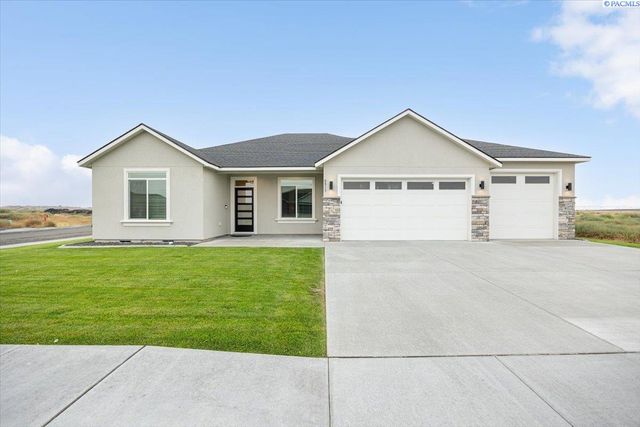 8813 Dusty Maiden Dr, Pasco, WA 99301