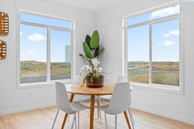 8813 Dusty Maiden Dr, Pasco, WA 99301