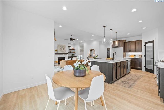 8813 Dusty Maiden Dr, Pasco, WA 99301