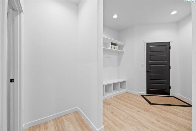 8813 Dusty Maiden Dr, Pasco, WA 99301