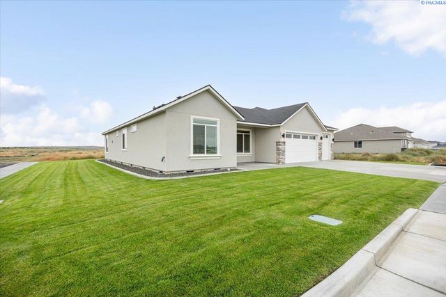 8813 Dusty Maiden Dr, Pasco, WA 99301