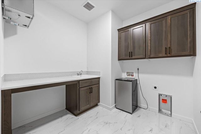 8813 Dusty Maiden Dr, Pasco, WA 99301