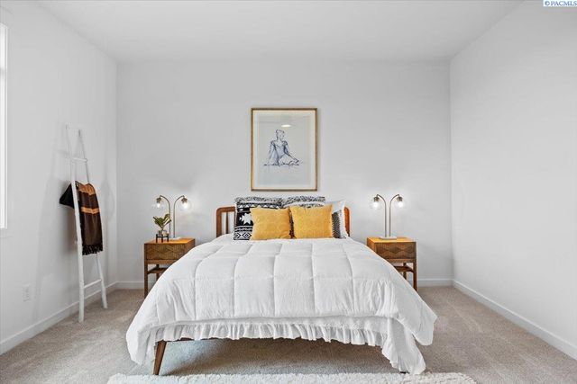 8813 Dusty Maiden Dr, Pasco, WA 99301