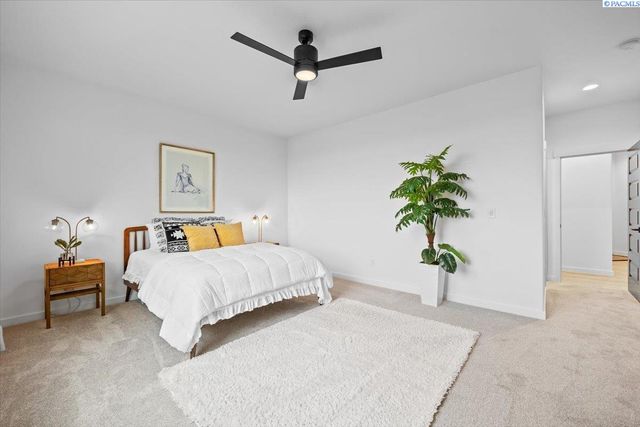 8813 Dusty Maiden Dr, Pasco, WA 99301