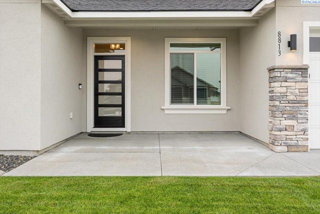 8813 Dusty Maiden Dr, Pasco, WA 99301