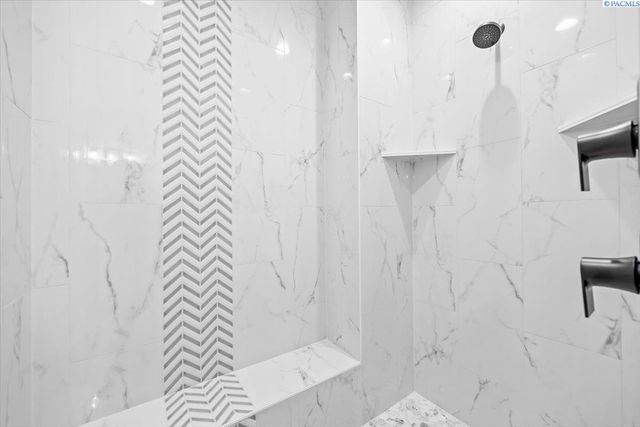 8813 Dusty Maiden Dr, Pasco, WA 99301