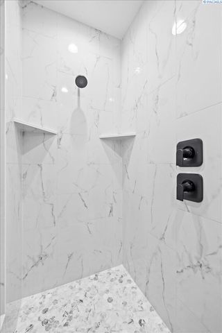 8813 Dusty Maiden Dr, Pasco, WA 99301