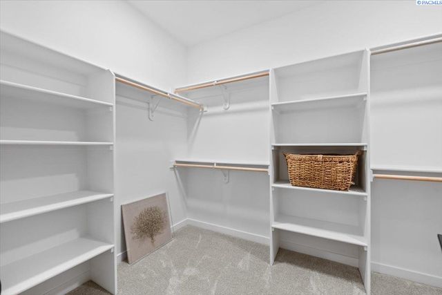 8813 Dusty Maiden Dr, Pasco, WA 99301