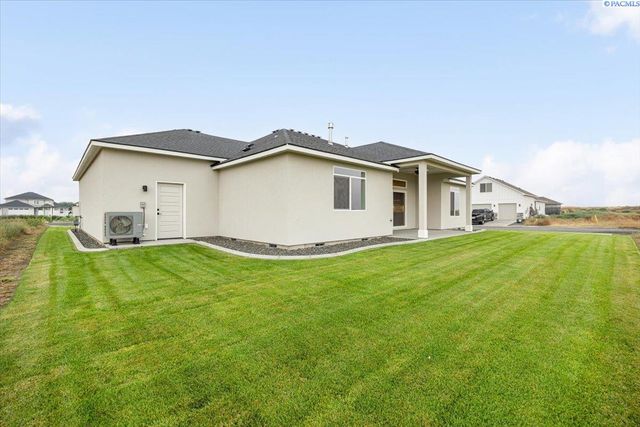 8813 Dusty Maiden Dr, Pasco, WA 99301