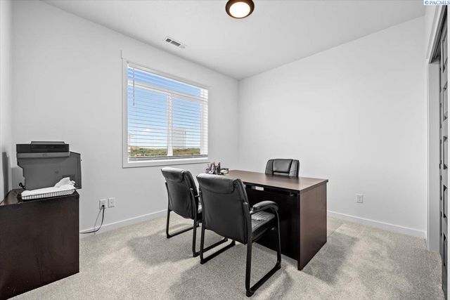 8813 Dusty Maiden Dr, Pasco, WA 99301