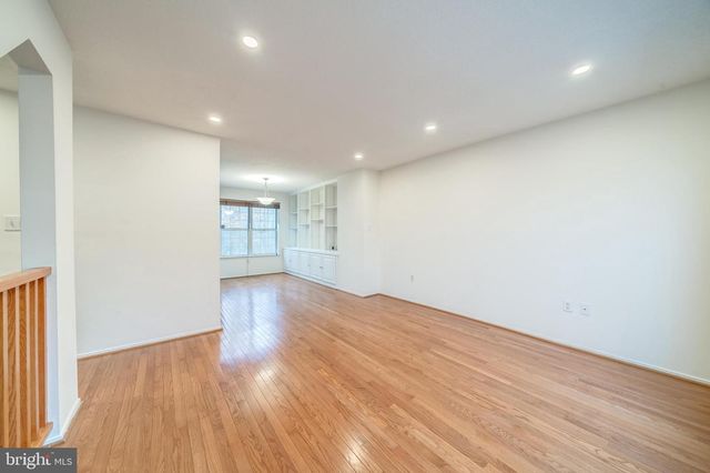 2350 BRANLEIGH PARK CT, Reston, VA 20191